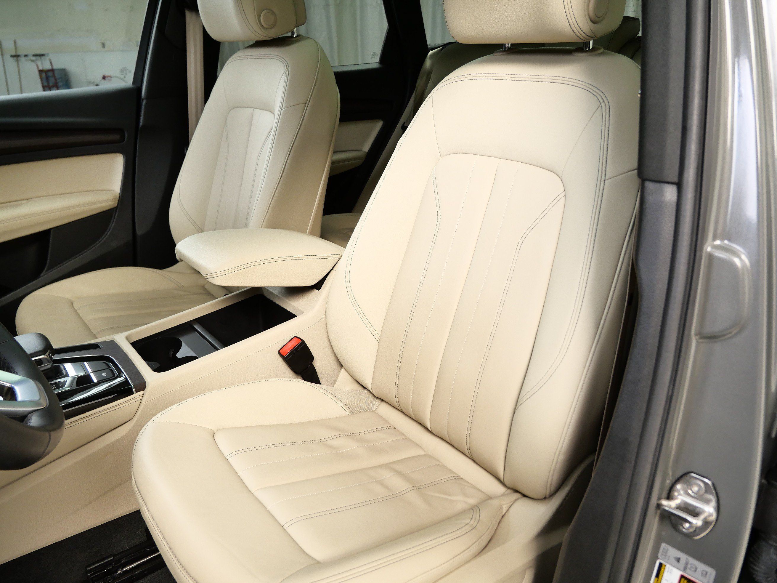 Used 2023 Audi Q5 2.0T Premium Plus w/ Premium Plus Package AWD/4WD image 3