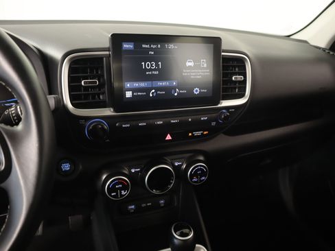 Used 2025 Hyundai Venue SEL image 5