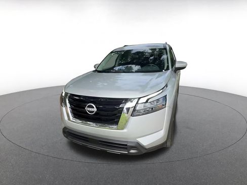 Used 2025 Nissan Pathfinder SV FWD image 7
