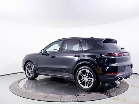 Used 2025 Porsche Cayenne image 3