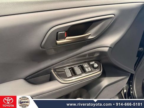 Certified 2024 Toyota Crown AWD/4WD image 11