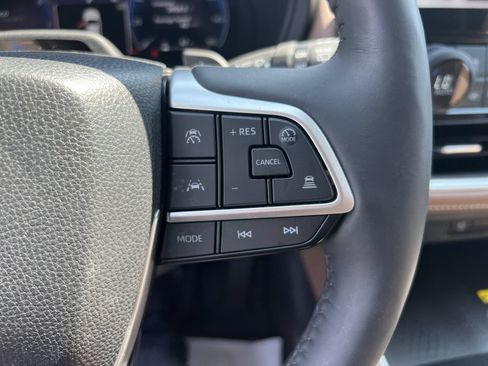Used 2025 Toyota Grand Highlander AWD image 20