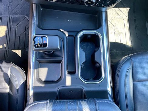 Used 2022 Chevrolet Silverado 1500 High Country w/ High Country Premium Package AWD/4WD image 19