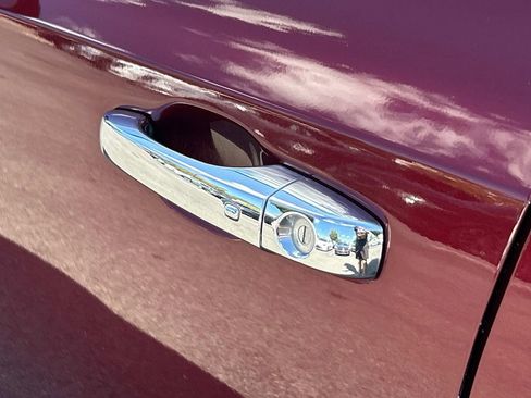 Used 2018 Chrysler 300 Limited image 14