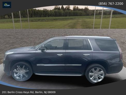 Used 2017 Cadillac Escalade Luxury RWD image 4
