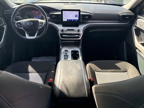 Used 2024 Ford Explorer XLT image 11