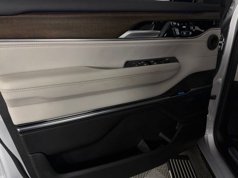 Certified 2025 Jeep Grand Wagoneer 4WD image 27
