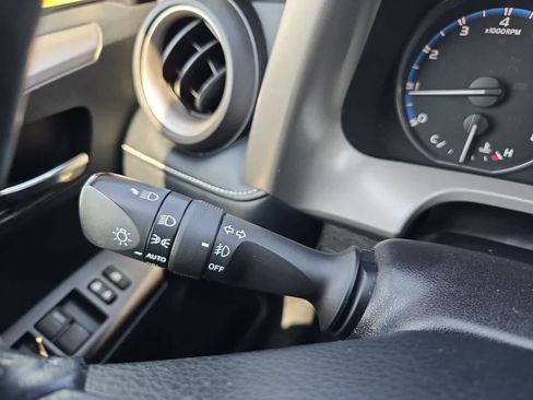 Used 2018 Toyota RAV4 XLE FWD image 27