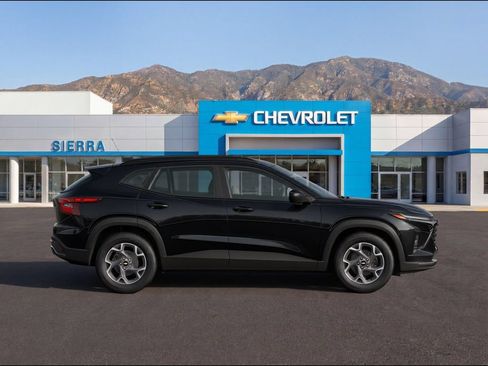 New 2026 Chevrolet Trax LT FWD image 2