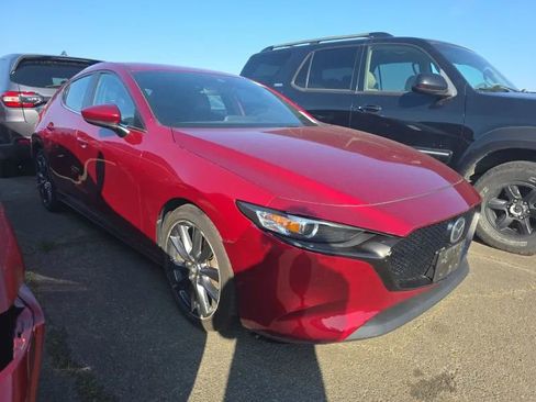 Used 2019 MAZDA MAZDA3 Hatchback w/ Preferred Package FWD image 4