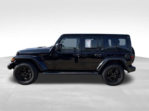 Used 2022 Jeep Wrangler Unlimited Sahara image 2