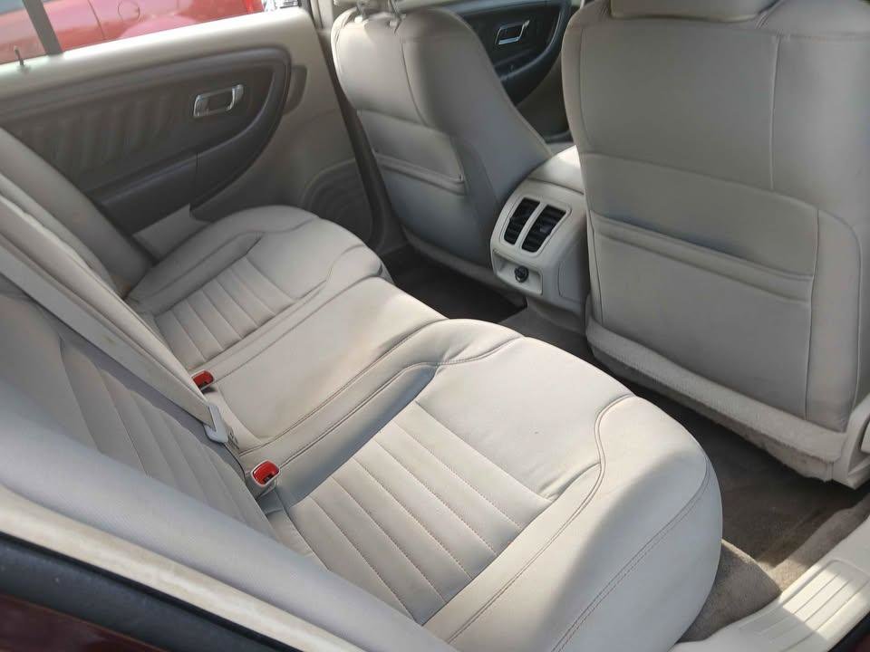 Used 2011 Ford Taurus SE FWD image 13