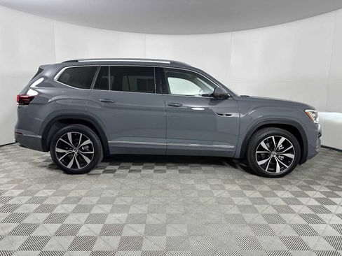 Used 2025 Volkswagen Atlas SEL Premium R-Line image 9