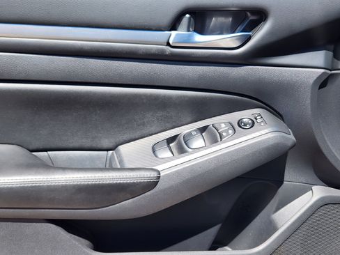 Used 2022 Nissan Altima 2.5 SV FWD image 17