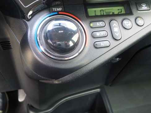 Used 2013 Toyota Prius C One FWD image 68