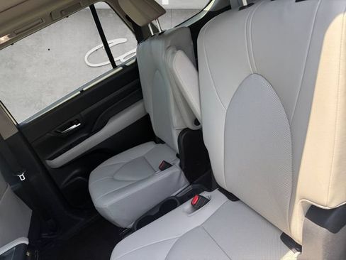Used 2024 Toyota Grand Highlander AWD image 23