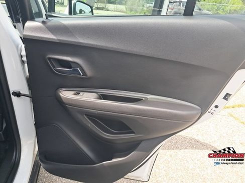 Used 2018 Chevrolet Trax LS AWD/4WD image 37