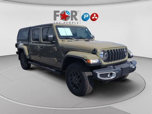 Used 2025 Jeep Gladiator Sport AWD/4WD image 7
