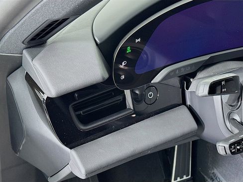 New 2025 Porsche Taycan image 11