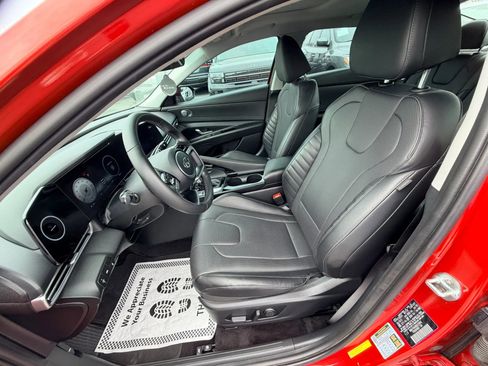 Used 2022 Hyundai Elantra Limited image 11