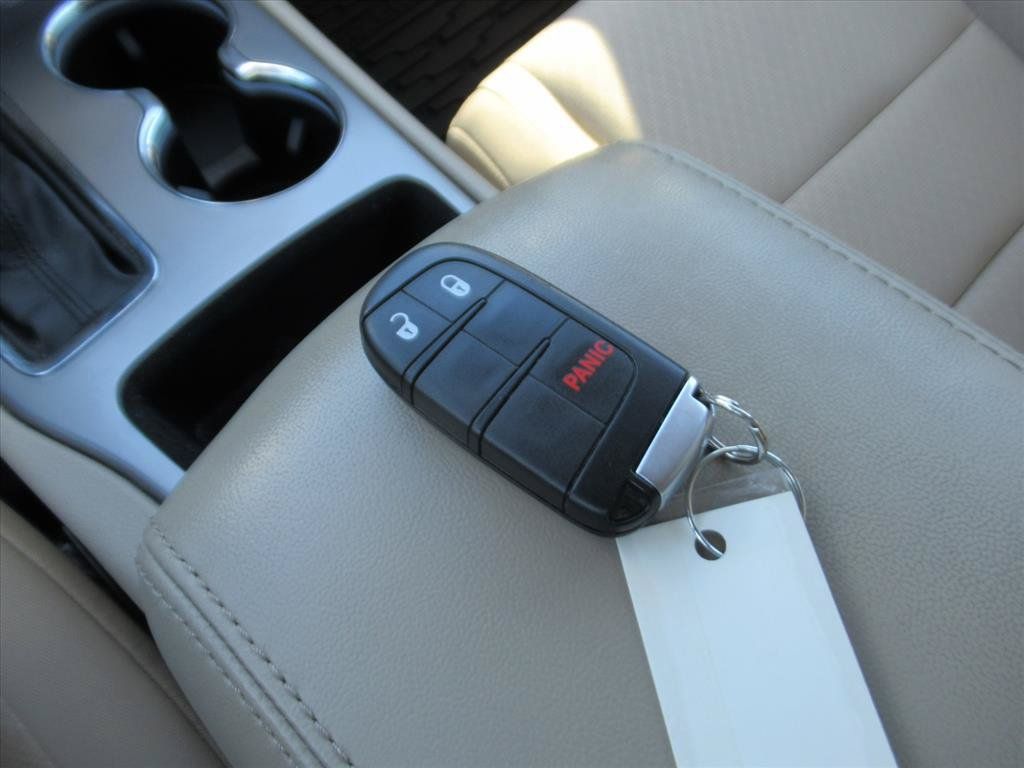 Used 2022 Jeep Grand Cherokee Laredo E AWD/4WD image 31