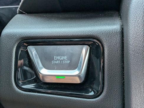 Used 2025 GMC Yukon Denali AWD/4WD image 27