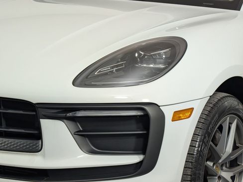 Used 2022 Porsche Macan image 11