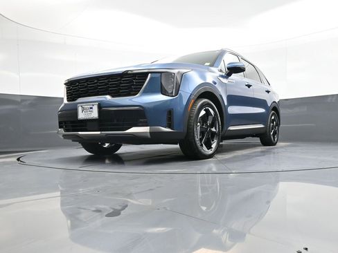 Certified 2025 Kia Sorento EX image 28