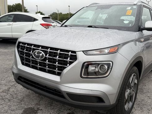 Used 2024 Hyundai Venue SEL FWD image 10