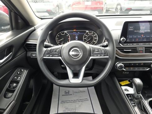 Used 2024 Nissan Altima 2.5 SV image 22