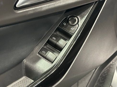 Used 2025 Chevrolet Equinox LT image 11