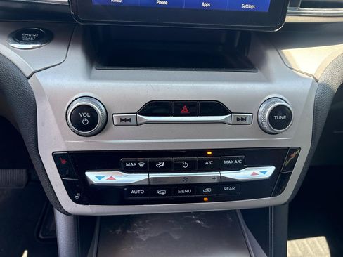 Used 2023 Ford Explorer XLT w/ Equipment Group 202A AWD/4WD image 13
