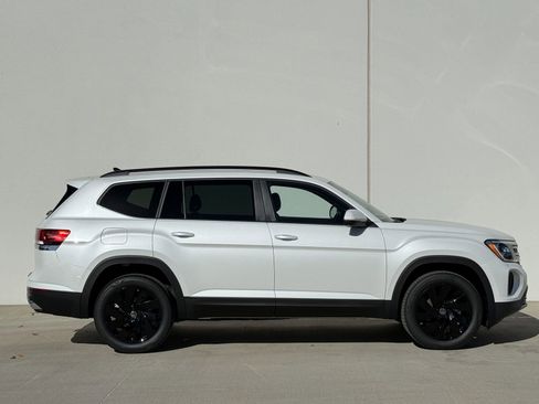 New 2026 Volkswagen Atlas SE image 3