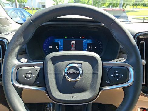 Certified 2024 Volvo XC40 B5 Plus w/ Protection Package Premier AWD/4WD image 21