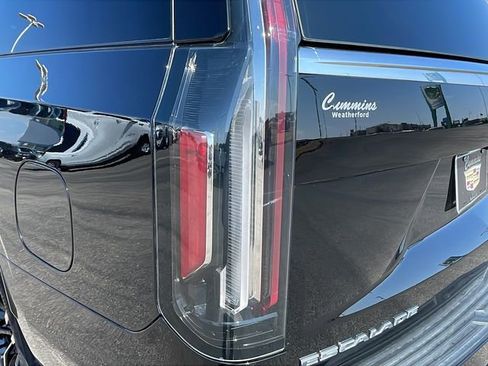 Used 2023 Cadillac Escalade ESV Premium Luxury image 11