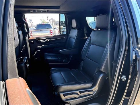 Used 2022 GMC Yukon XL Denali image 21