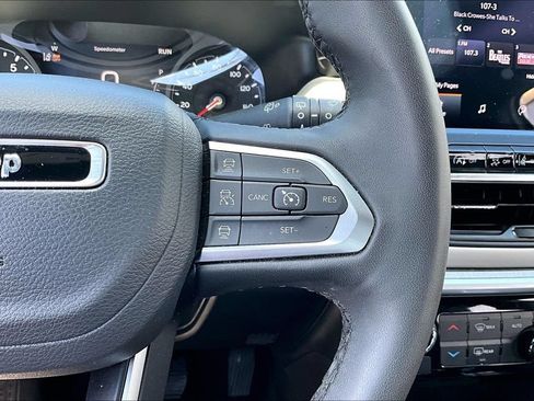 Used 2025 Jeep Compass Limited AWD/4WD image 11