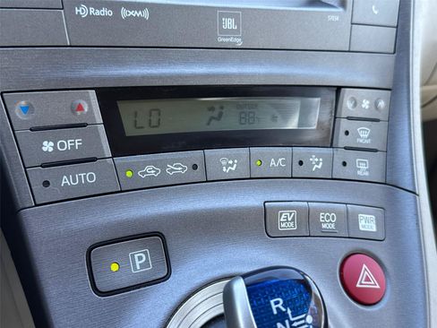 Used 2014 Toyota Prius Four FWD image 31