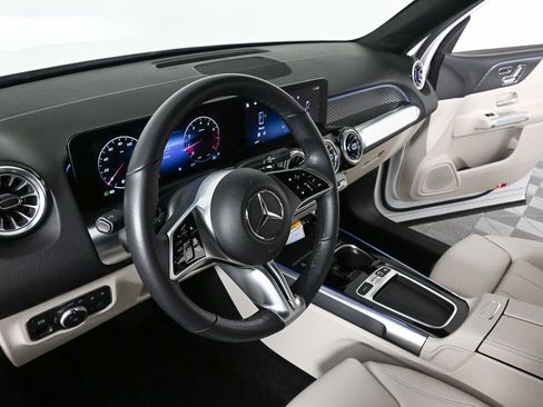 Certified 2025 Mercedes-Benz GLB 250 image 6
