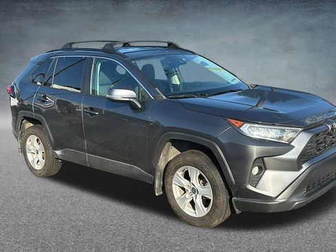 Used 2021 Toyota RAV4 XLE AWD/4WD image 2