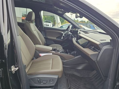 Used 2025 Audi Q6 e-tron Prestige w/ 20" Wheel Package image 12