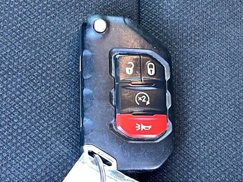 Used 2022 Jeep Gladiator Sport image 29