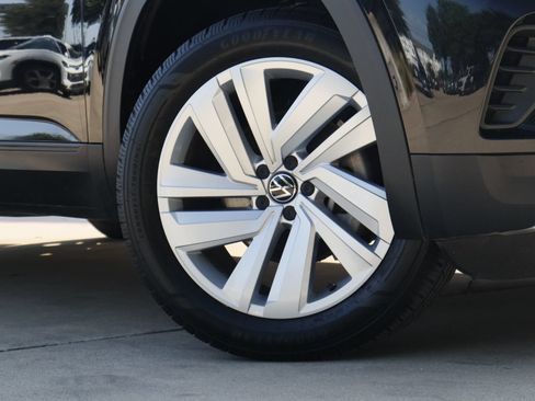 Used 2023 Volkswagen Atlas Cross Sport SE FWD image 3