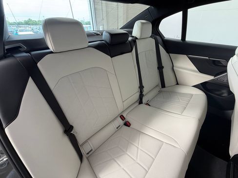 Used 2027 BMW 530i w/ Convenience Package RWD image 33