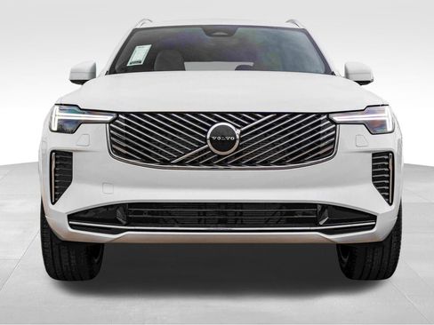 New 2026 Volvo XC90 B5 Core image 2