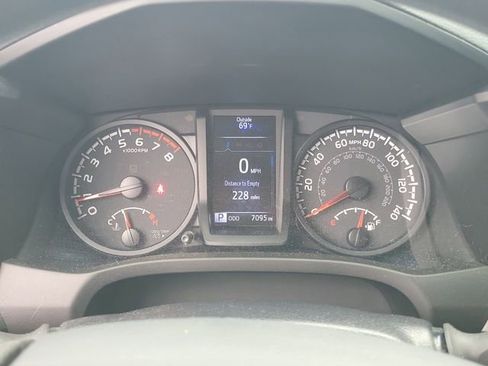 Used 2020 Toyota Tacoma SR AWD/4WD image 17