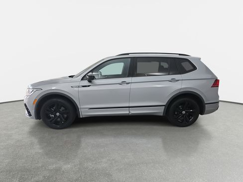 Certified 2023 Volkswagen Tiguan SE R-Line image 6