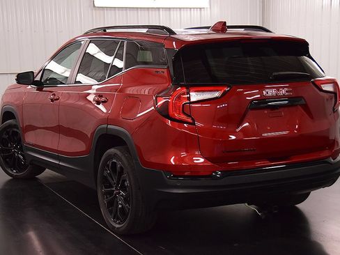 Used 2022 GMC Terrain SLE w/ Driver Convenience Package AWD/4WD image 5