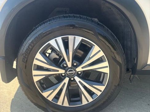 Used 2022 Nissan Rogue SV AWD/4WD image 12
