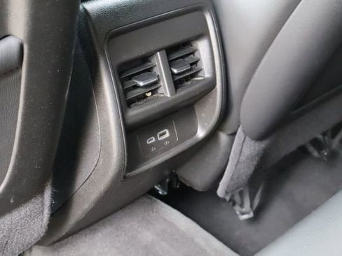 Used 2025 Cadillac XT4 Premium Luxury FWD image 18